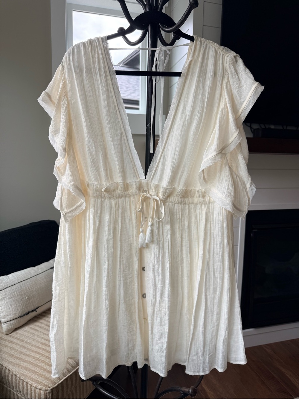 Women’s Cream Flowy Tie-Front Flutter Sleeve Dress